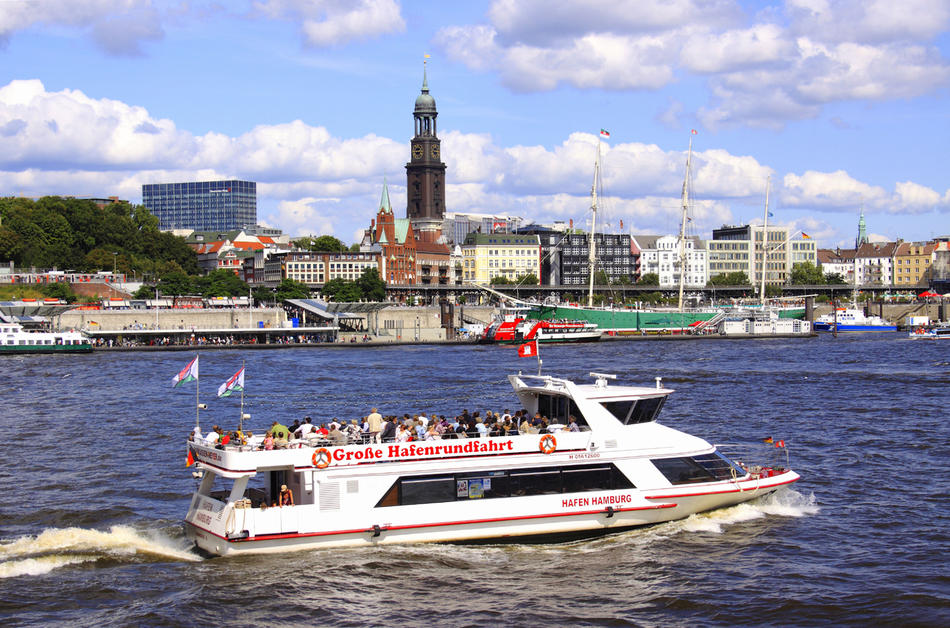 Hafenrundfahrt im Hamburger Hafen von Reubild Hafenrundfahrt im Hamburger Hafen