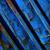 Blaue,rostige Kiste am Wegesrand von Organic Cyber Art